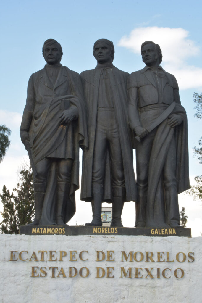 estatua héroes de la independencia en Ecatepec